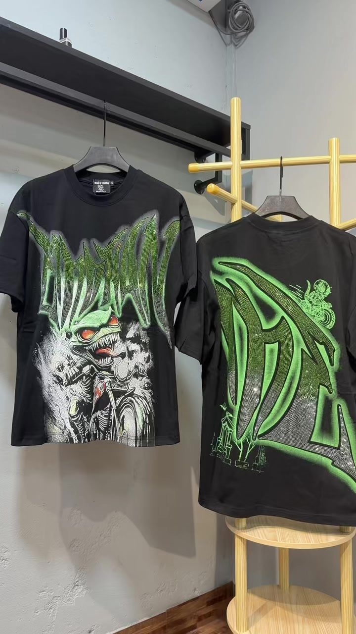 MIXED EMOTION Green Graphic Rhinestone T-Shirt ¡ª context