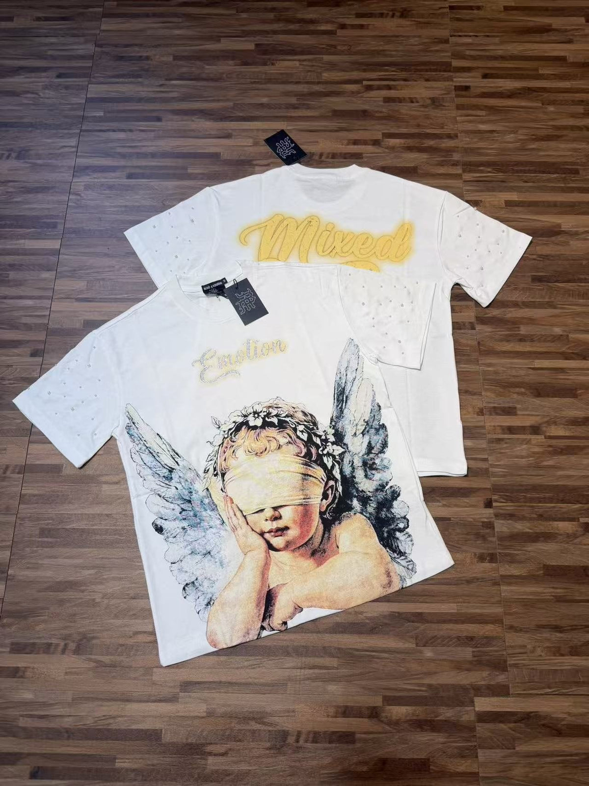 MIXED EMOTION Angel Graphic Pearl-Sleeve T-Shirt ¡ª context