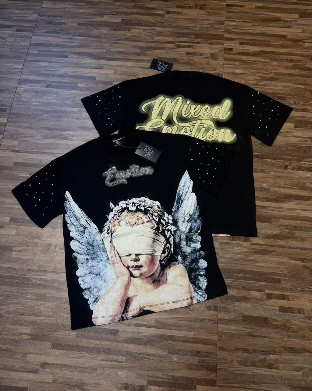 MIXED EMOTION Angel Graphic Pearl-Sleeve T-Shirt ¡ª context