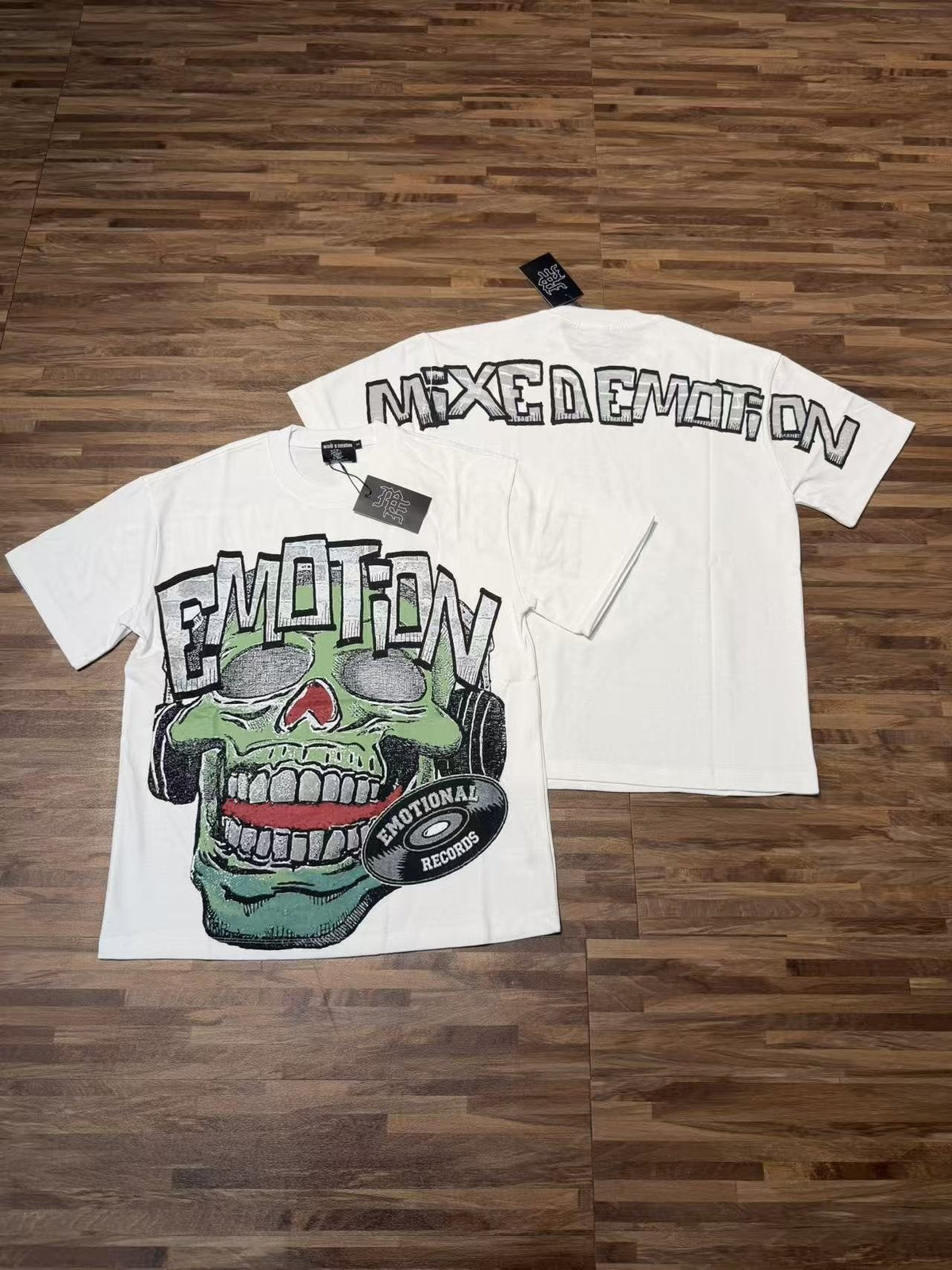 MIXED EMOTION Skull Headphones Graphic Short-Sleeve T-Shirt ¡ª context