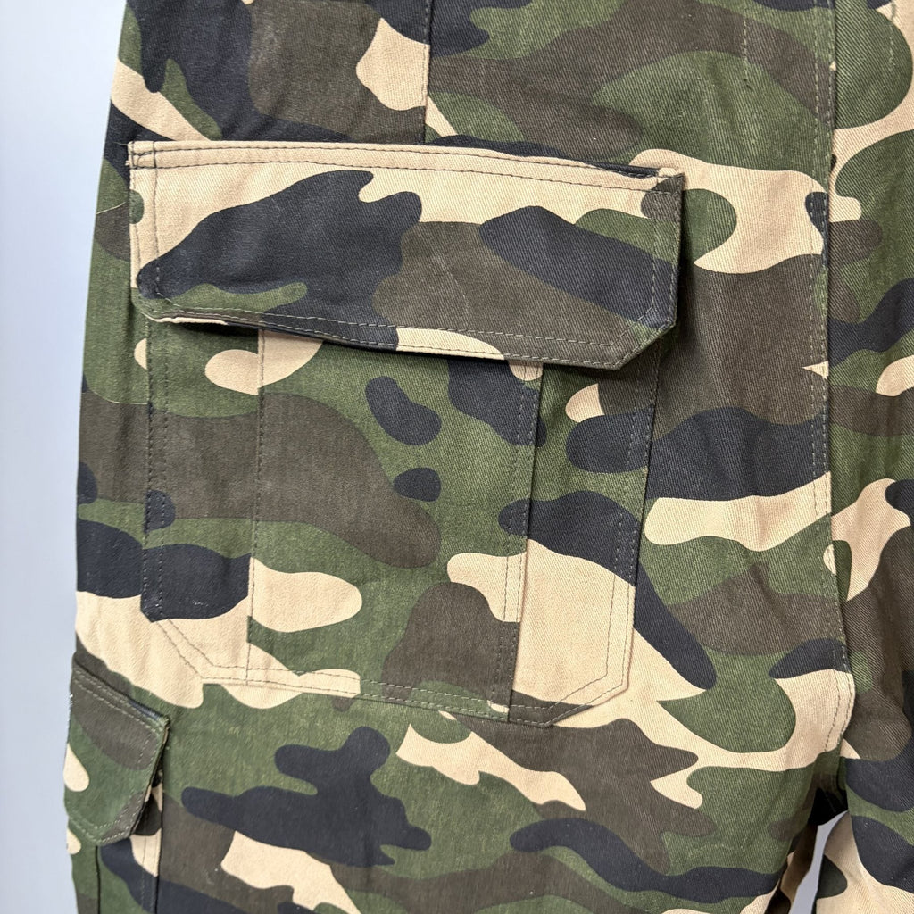 MIXED EMOTION Green Camouflage Embroidered Cargo Shorts ¡ª detail