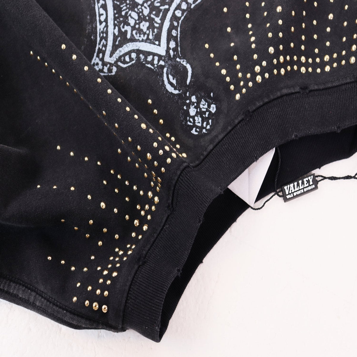VALE USA Studded Cross Graphic T-Shirt ¡ª detail