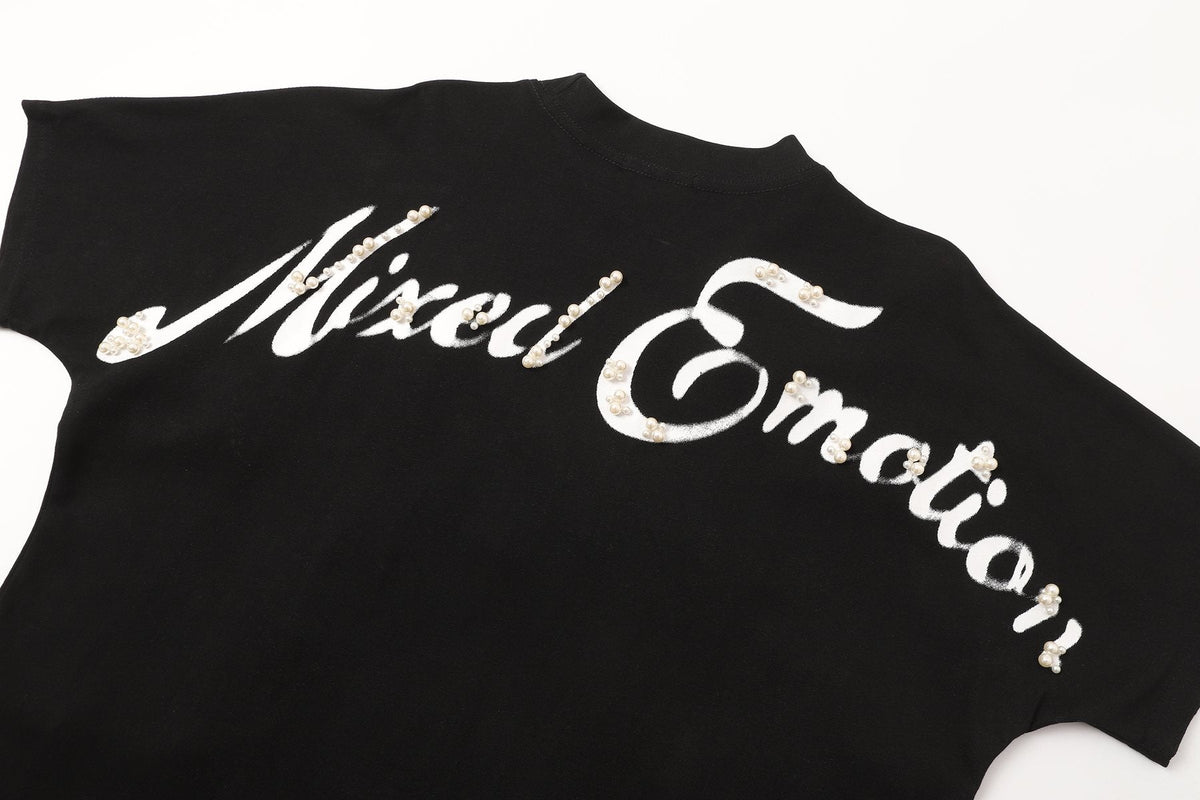 MIXED EMOTION Pearl Script Graphic T-Shirt ¡ª detail