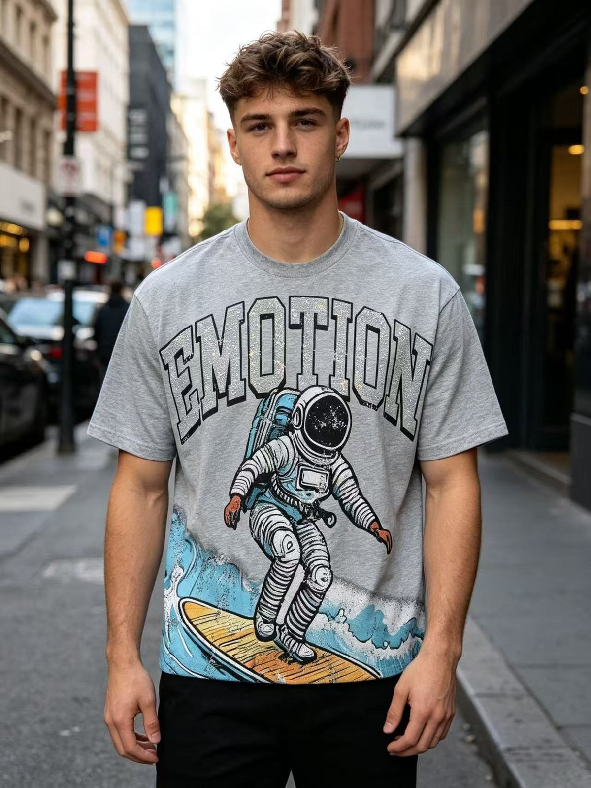 MIXED EMOTION Astronaut Surf Graphic T-Shirt ¡ª model