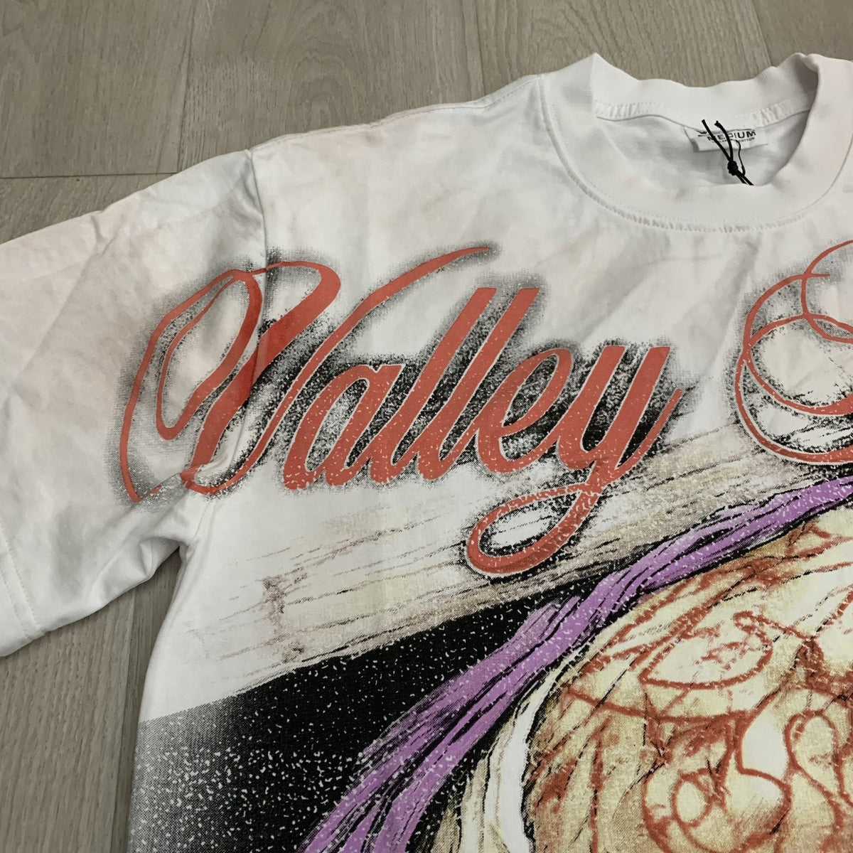 VALE Dream Graphic Short-Sleeve T-Shirt ¡ª detail