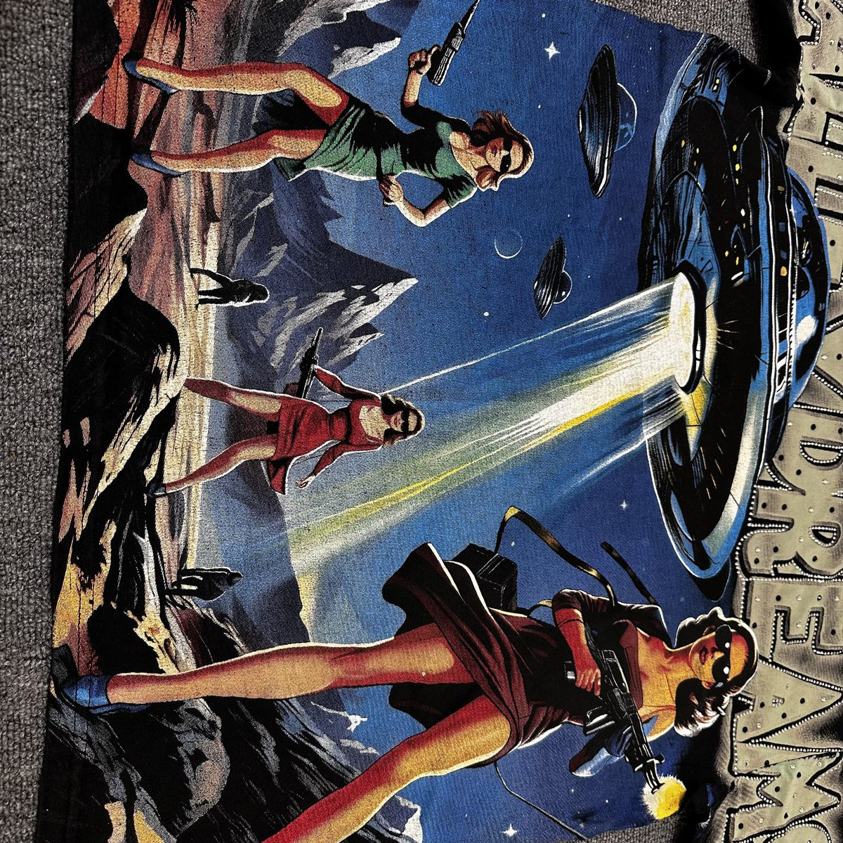 VALE USA Valley Dreams UFO Graphic T-Shirt ¡ª detail