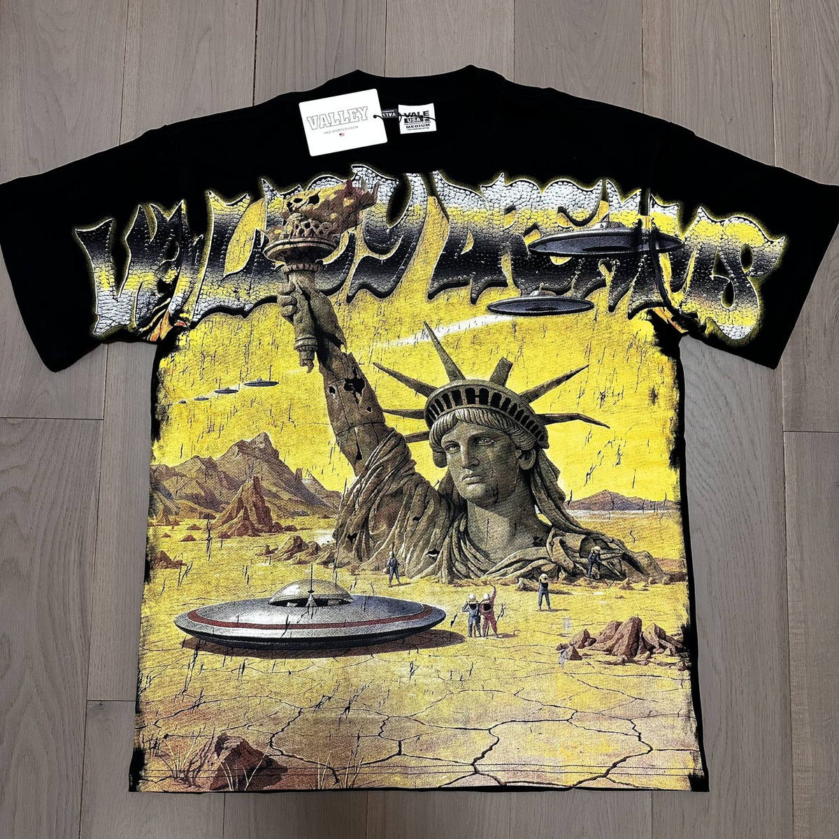 VALE USA Liberty UFO Graphic T-Shirt ¡ª front