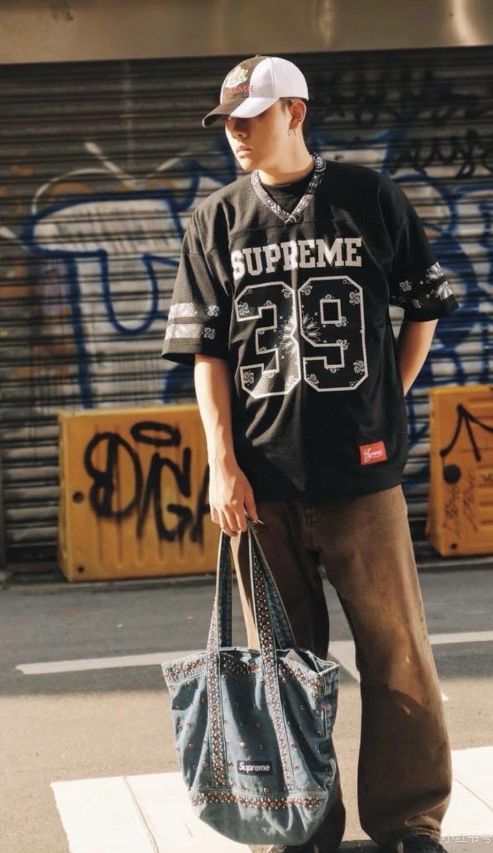 Supreme 39 Bandana-Trim Mesh Jersey T-Shirt ¡ª context