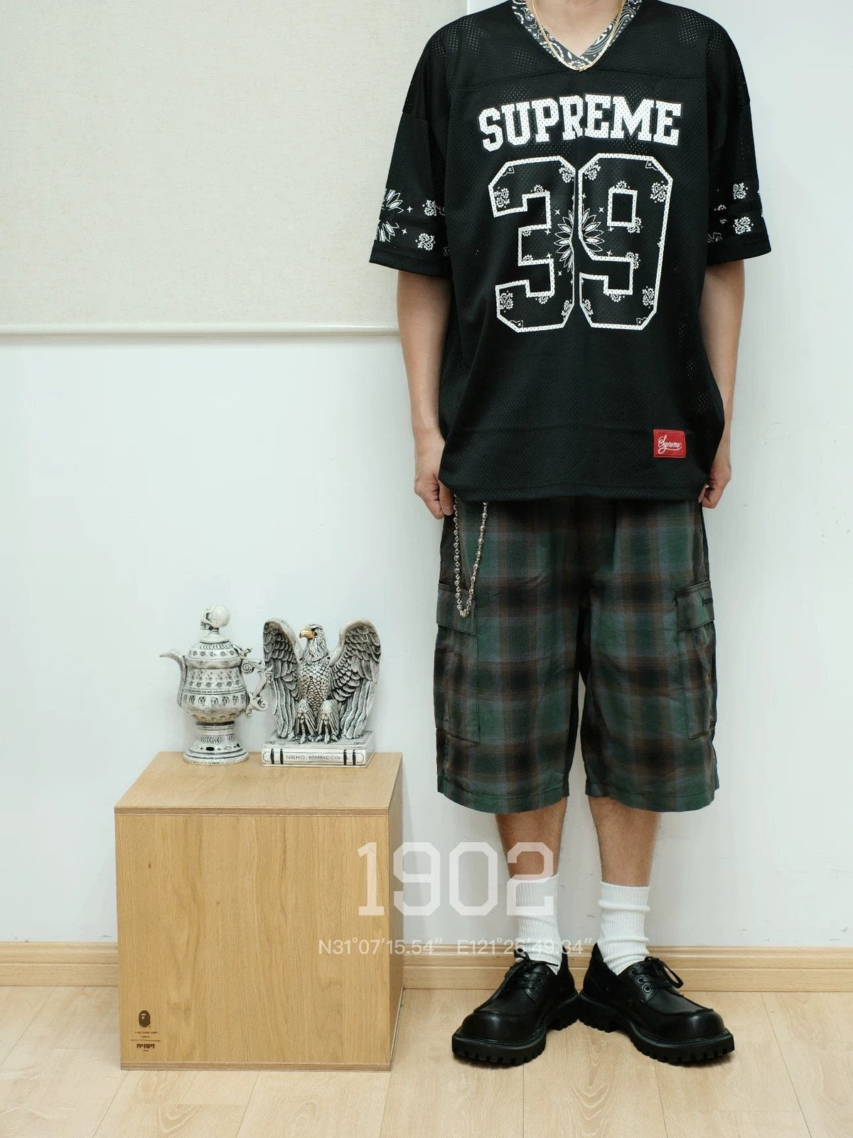 Supreme 39 Bandana-Trim Mesh Jersey T-Shirt ¡ª model