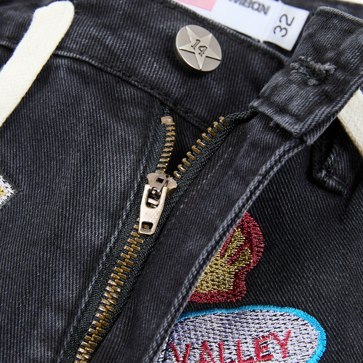VALE 1980s Patch Rhinestone Denim Shorts ¡ª detail