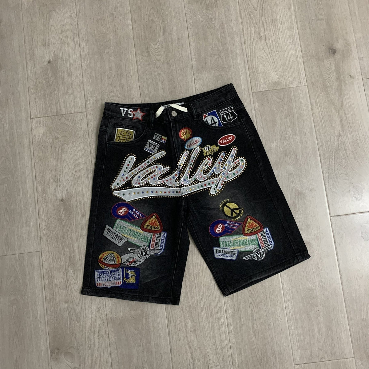VALE 1980s Patch Rhinestone Denim Shorts ¡ª front