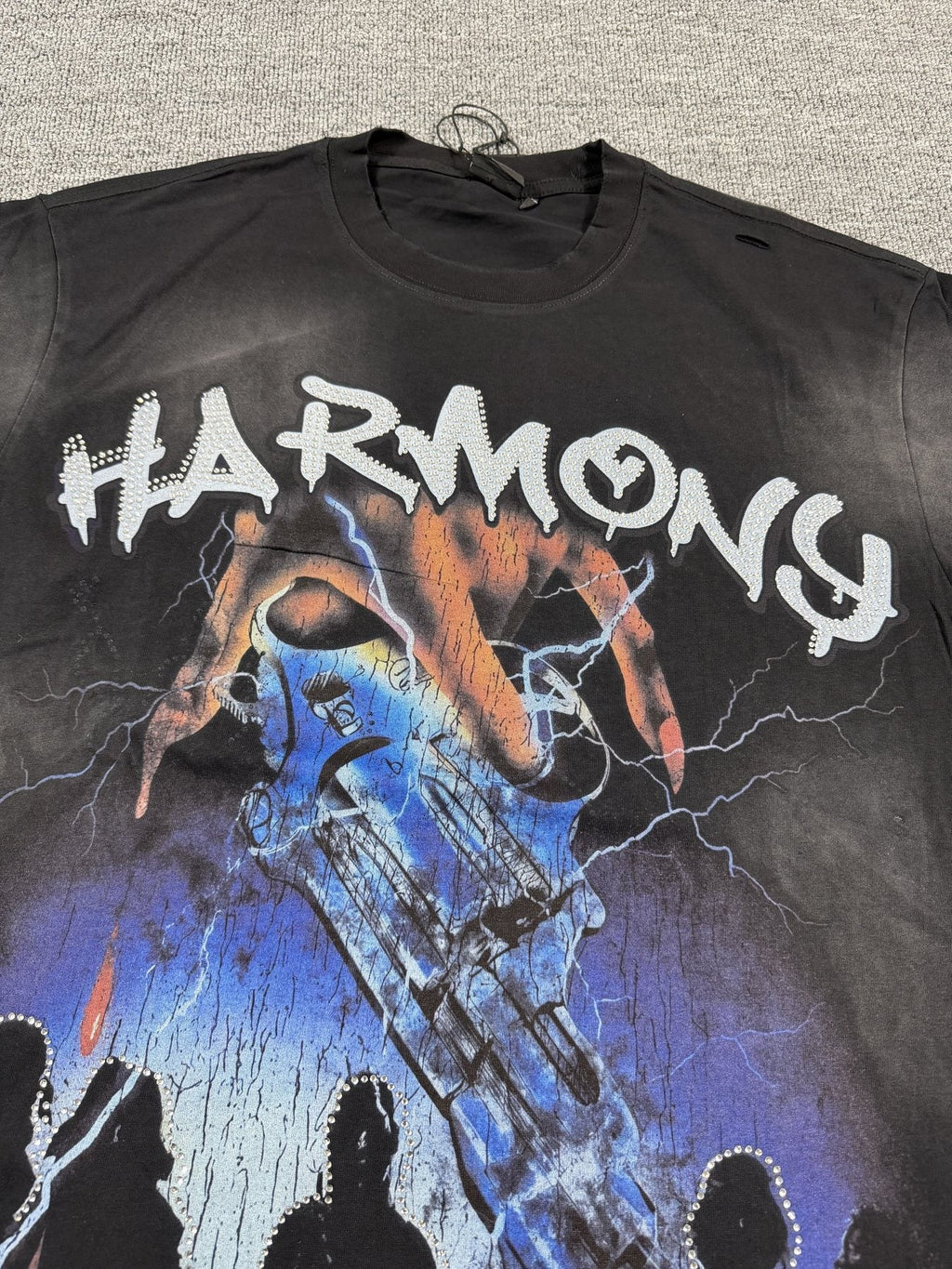 HARMONY New Age Distressed Rhinestone Graphic T-Shirt ¡ª detail