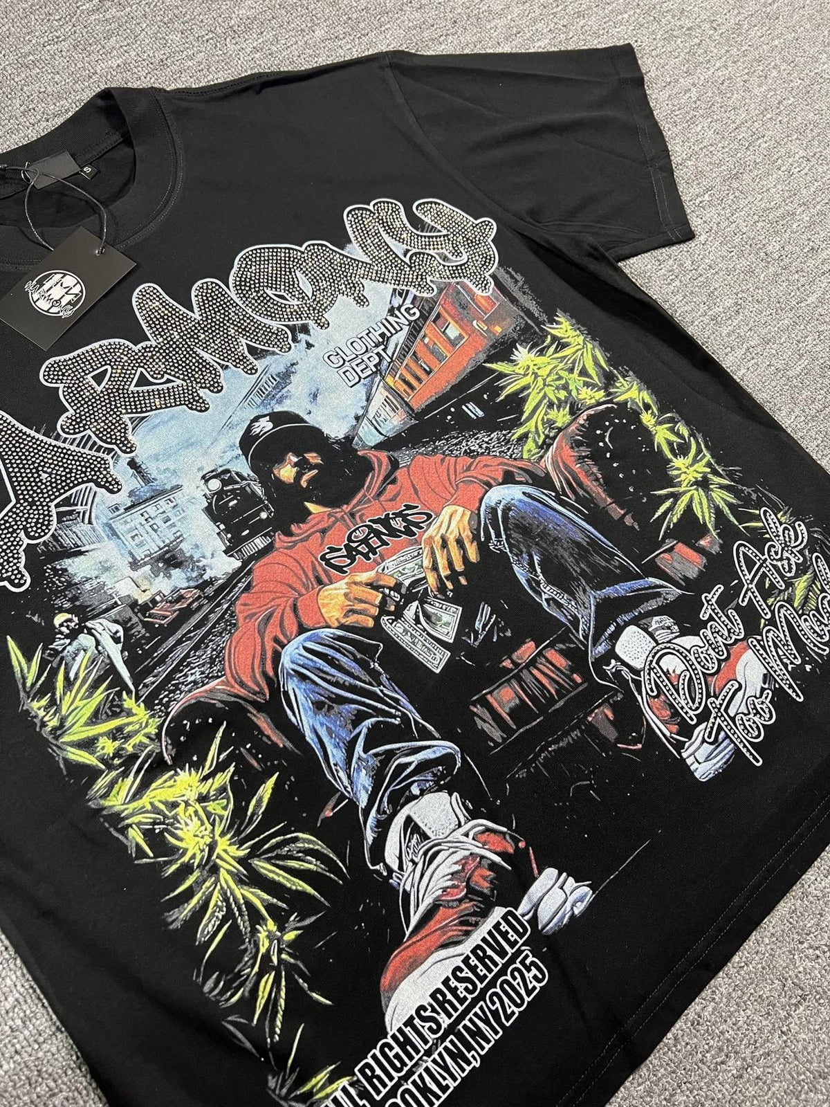 HARMONY New Age Seated Figure Graphic T-Shirt ¡ª detail