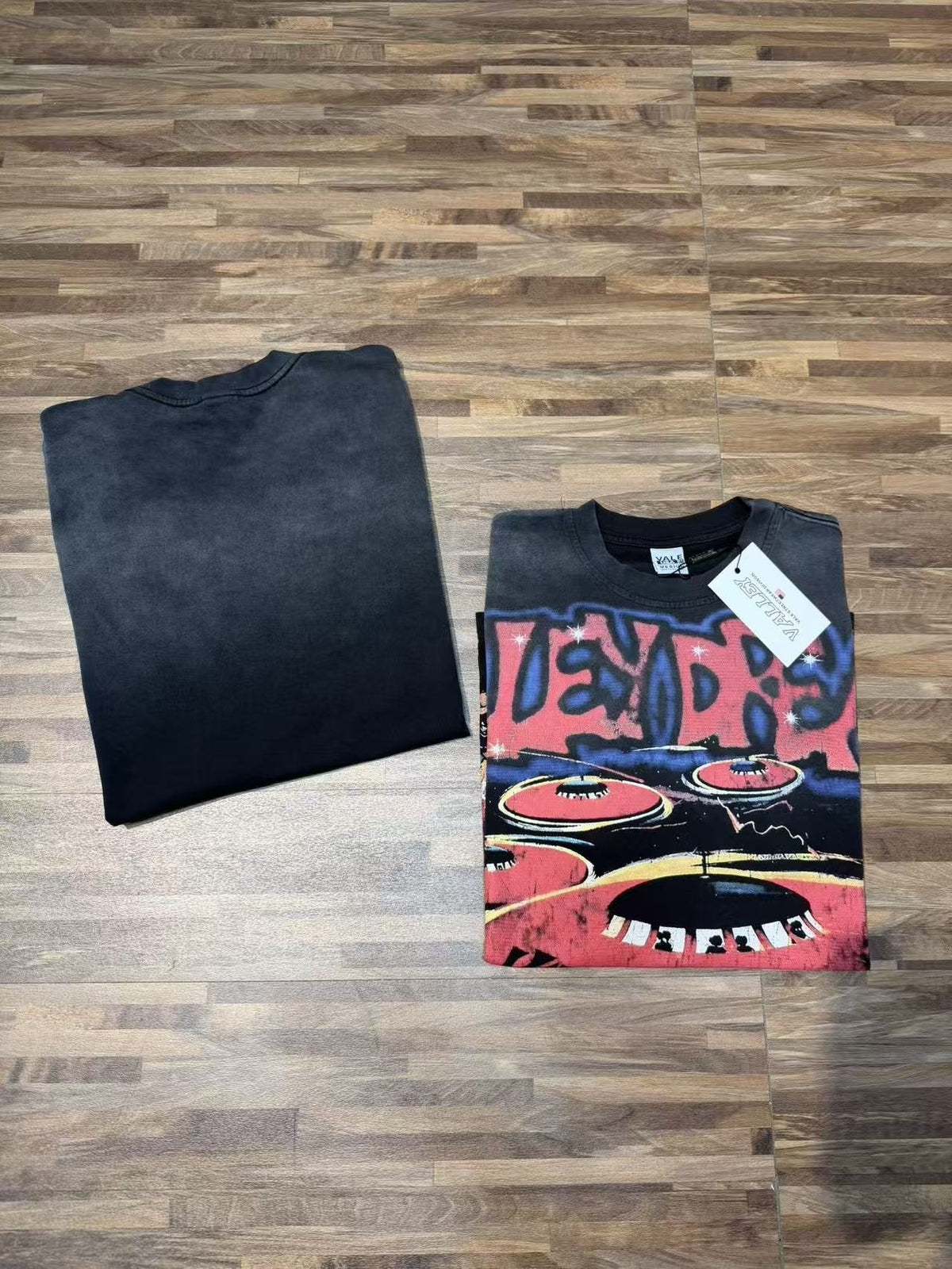 VALLEY UFO Graphic Washed Black T-Shirt ¡ª context