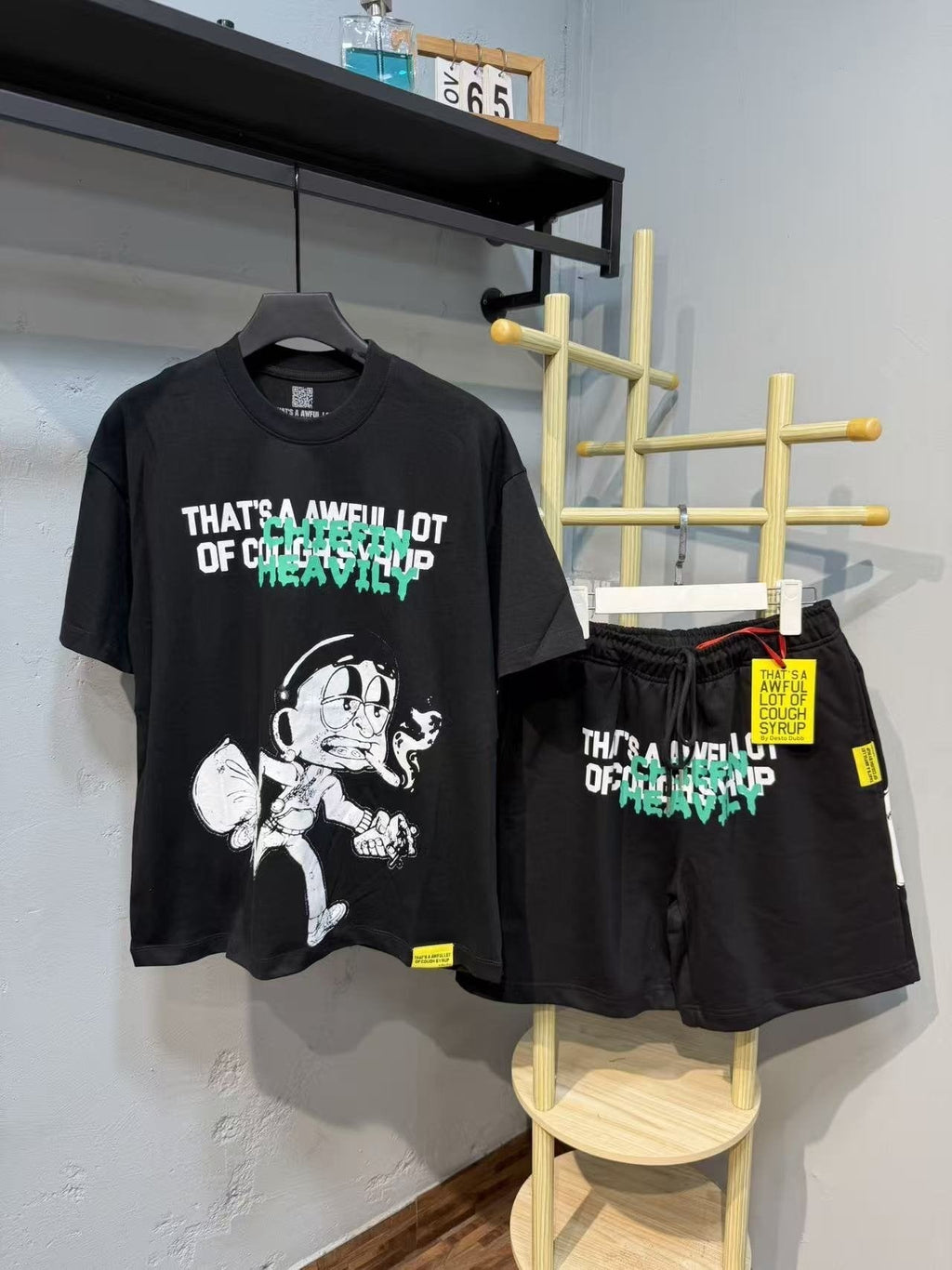 THAT'S A AWFUL LOT OF COUGH SYRUP Graphic Short-Sleeve Set ¡ª front