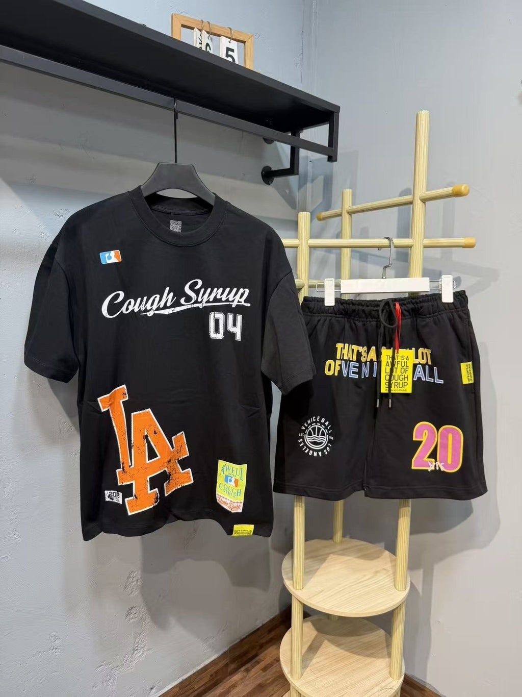 THAT'S A AWFUL LOT OF COUGH SYRUP LA Graphic Short-Sleeve Set ¡ª context