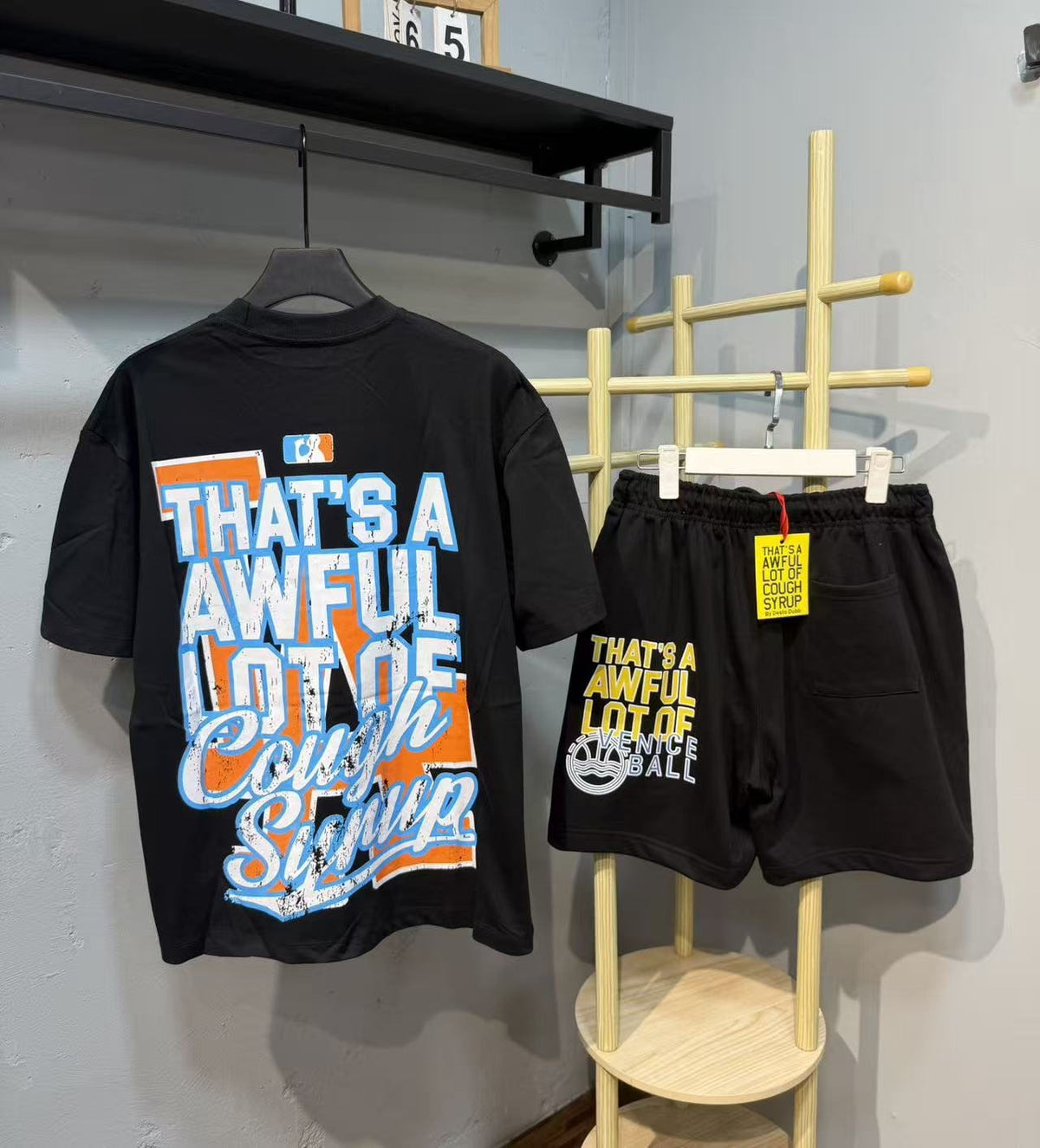 THAT'S A AWFUL LOT OF COUGH SYRUP LA Graphic Short-Sleeve Set ¡ª context