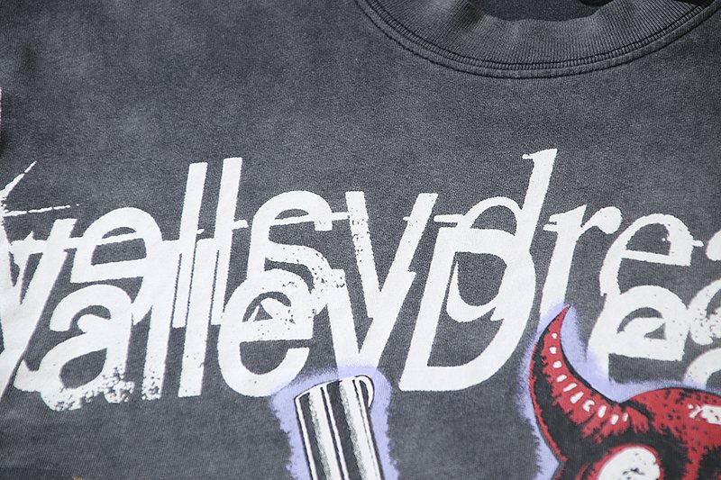 VALE USA Distressed Dreams Graphic T-Shirt ¡ª detail