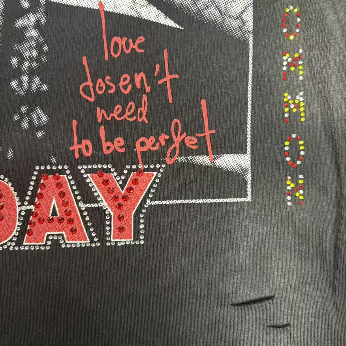 VARE ALL DAY Portrait Graphic Contrast-Sleeve T-Shirt ¡ª detail