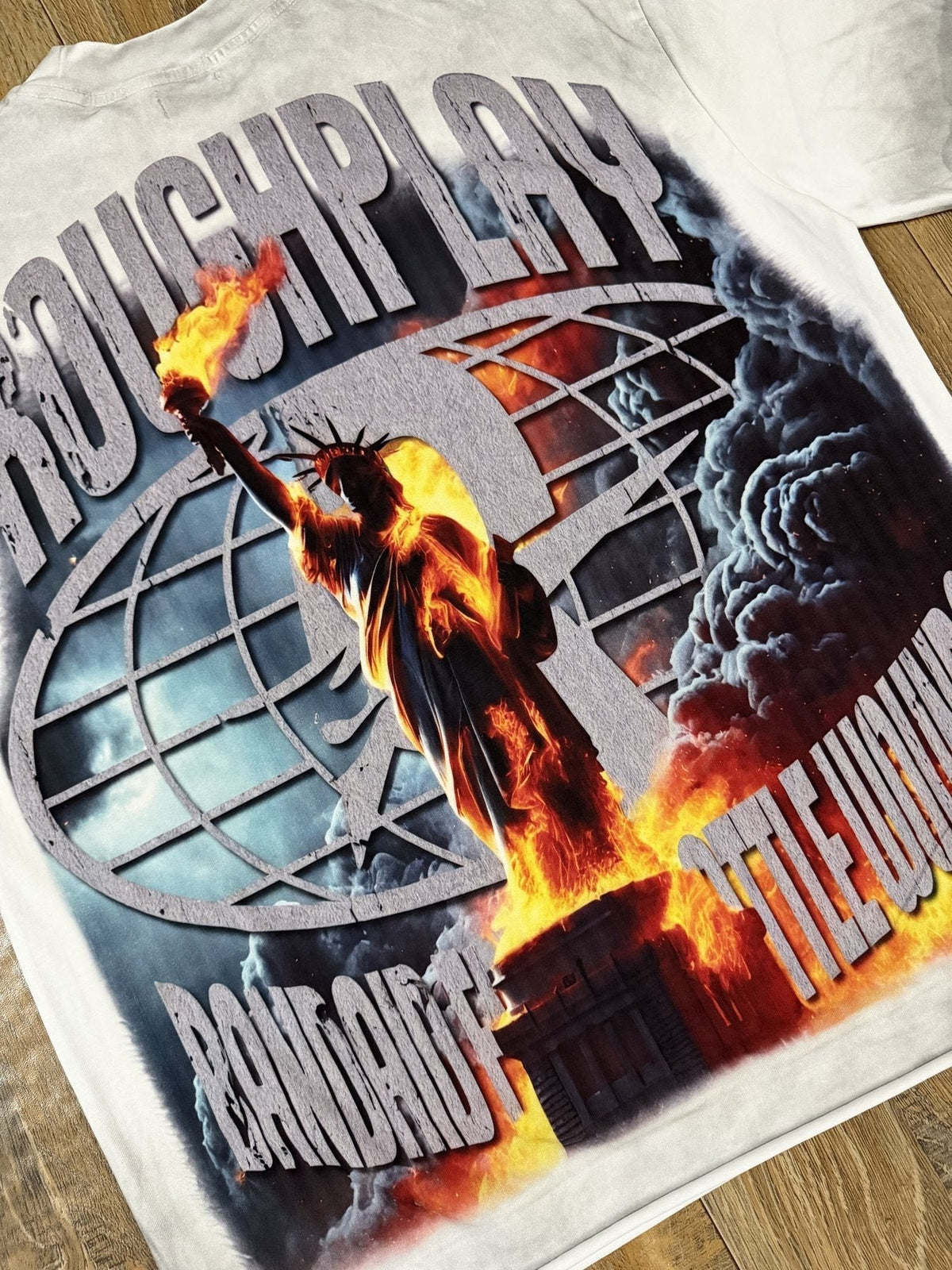 Rough Play Statue of Liberty Graphic T-Shirt ¡ª detail