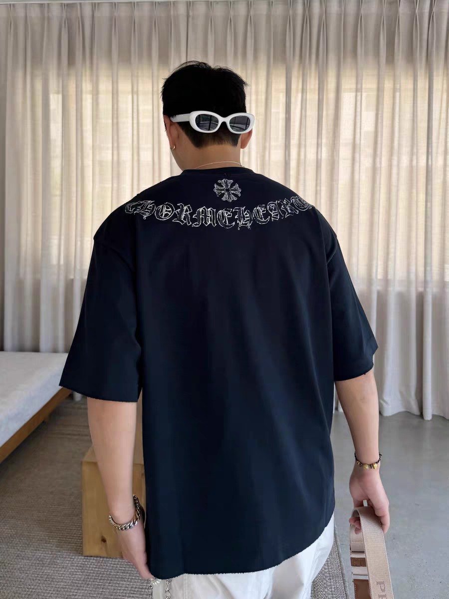 Chrome Hearts Cross Graphic Short-Sleeve T-Shirt ¡ª model