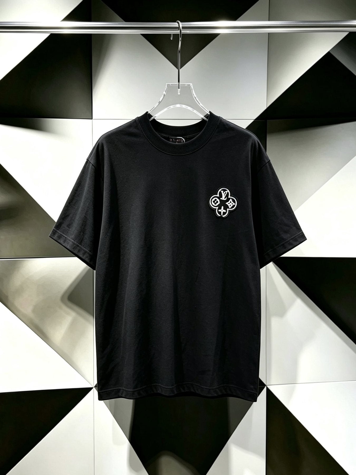 Louis Vuitton*LV Clover Patch Back Graphic T-Shirt ¡ª front